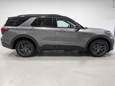 Certified 2025 Ford Explorer ST AWD/4WD image 7