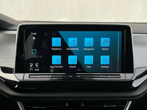 Used 2025 Volkswagen Atlas Cross Sport SE image 28