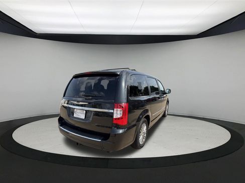 Used 2013 Chrysler Town & Country Touring-L w/ Driver Convenience Group FWD image 7