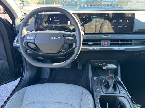New 2025 Kia K4 EX image 9