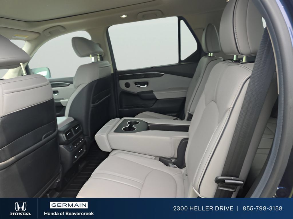 Used 2025 Honda Pilot Elite image 8
