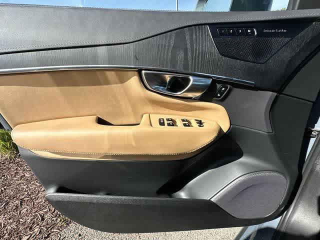 Used 2023 Volvo XC90 B6 Ultimate w/ Protection Package Premier AWD/4WD image 18