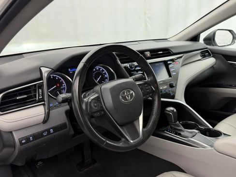 Used 2020 Toyota Camry SE FWD image 9