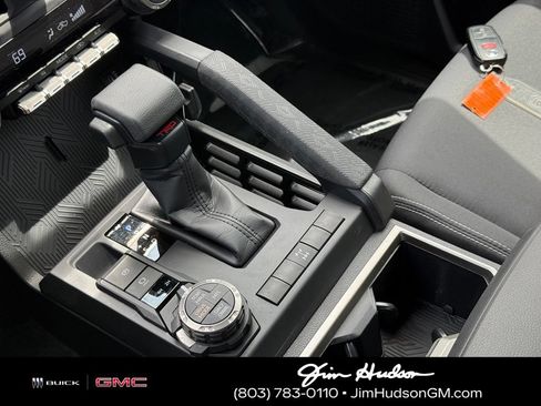 Used 2025 Toyota Tacoma TRD Off-Road AWD/4WD image 33