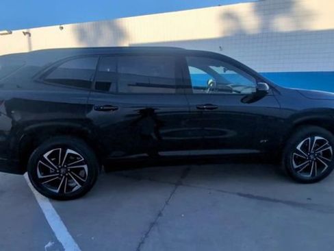 Used 2025 Buick Enclave Sport Touring AWD/4WD image 9