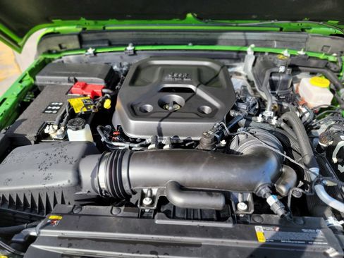 Used 2025 Jeep Wrangler Sport AWD/4WD image 9