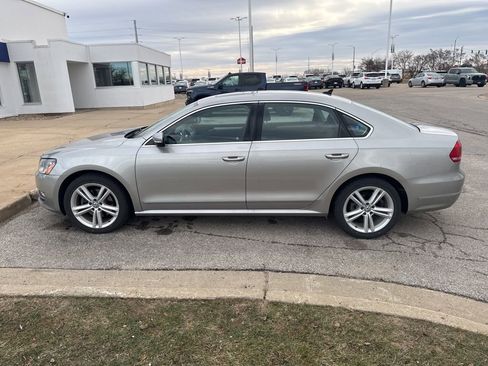 Used 2013 Volkswagen Passat TDI SE image 3