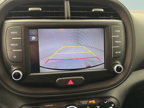 Used 2025 Kia Soul LX w/ LX Technology Package FWD image 18