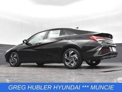 Used 2025 Hyundai Elantra SEL FWD image 40