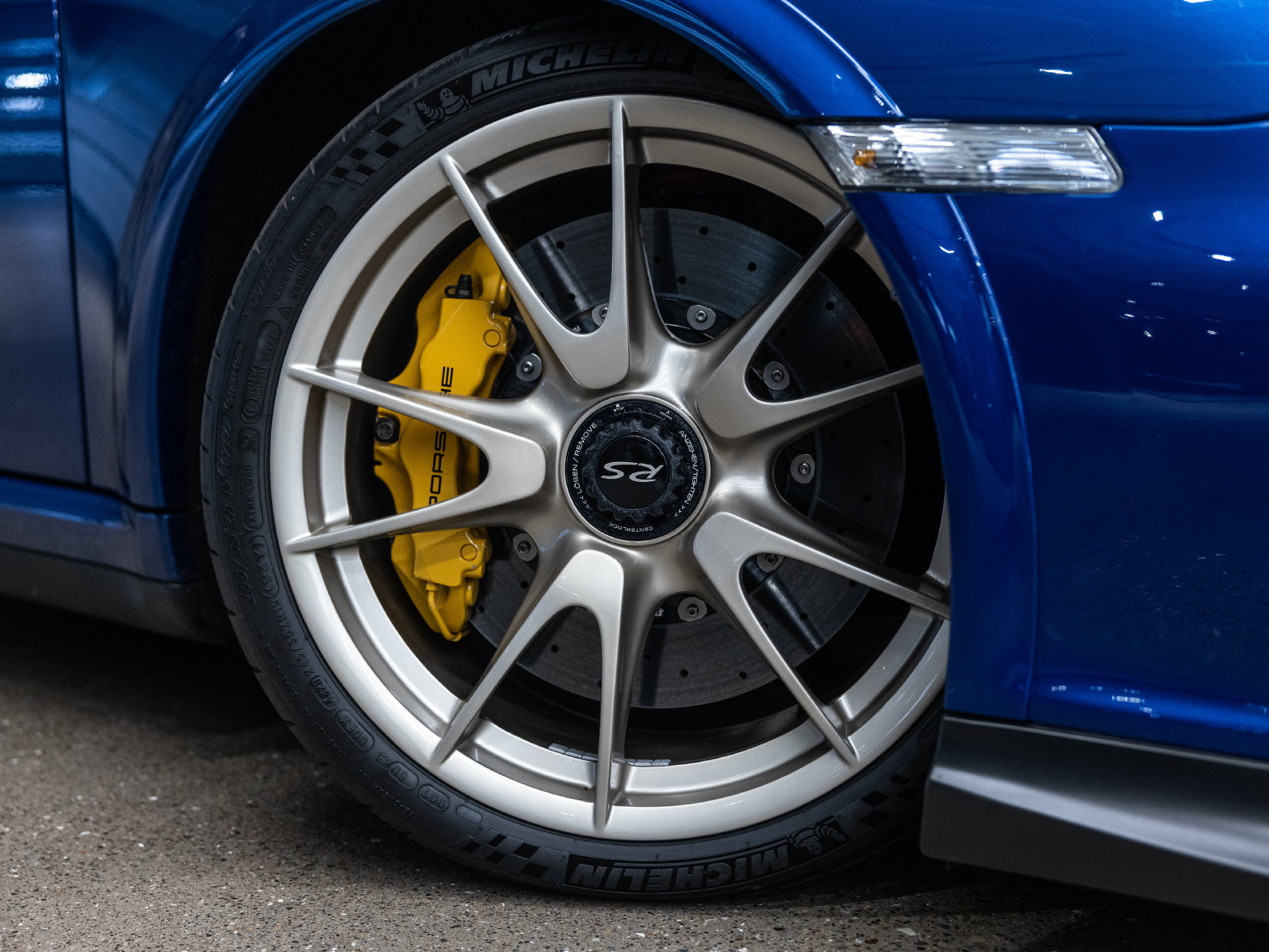 Used 2010 Porsche 911 GT3 RS RWD image 16