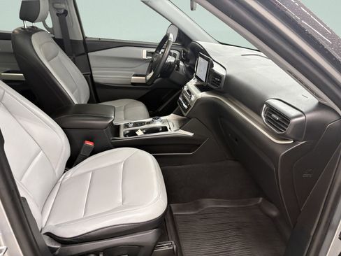 Used 2021 Ford Explorer XLT w/ Equipment Group 202A AWD/4WD image 25