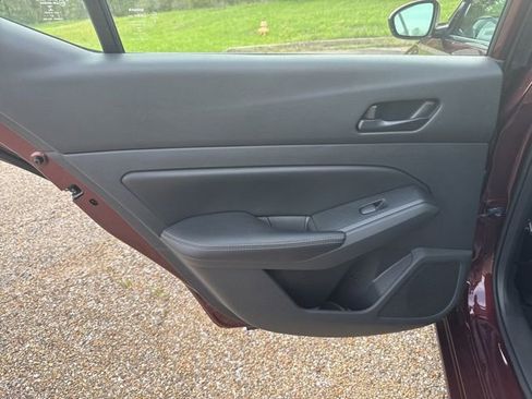 Used 2024 Nissan Altima 2.5 SV image 11