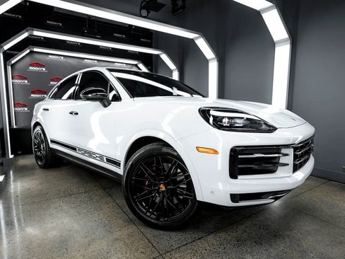 Used 2024 Porsche Cayenne Coupe image 5