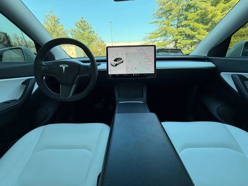 Used 2021 Tesla Model Y Long Range image 2