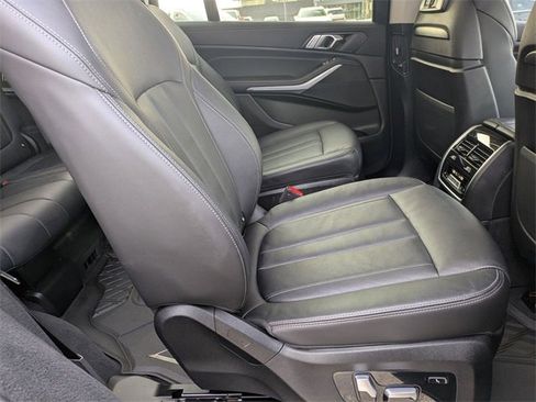 Used 2022 BMW X7 xDrive40i w/ Premium Package image 27