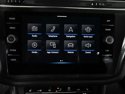 Certified 2023 Volkswagen Tiguan SE FWD image 25