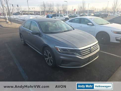 Used 2021 Volkswagen Passat 2.0T SE image 1
