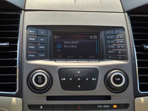 Used 2018 Ford Taurus SE image 22