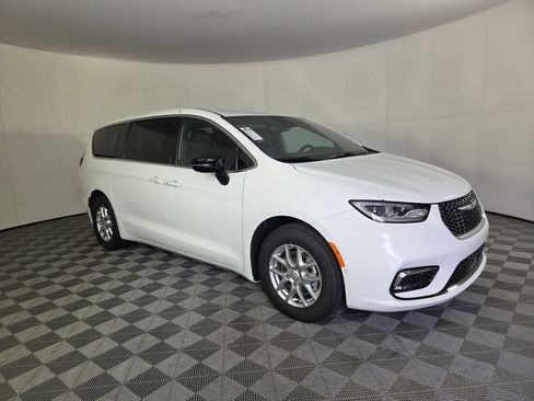New 2026 Chrysler Pacifica Select FWD image 2