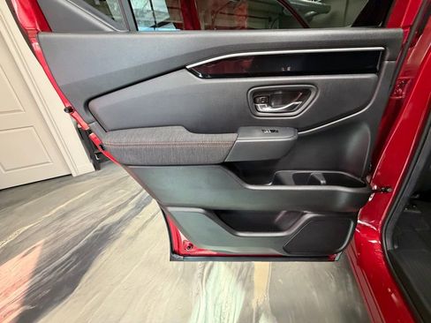 Used 2025 Honda Pilot Sport image 50