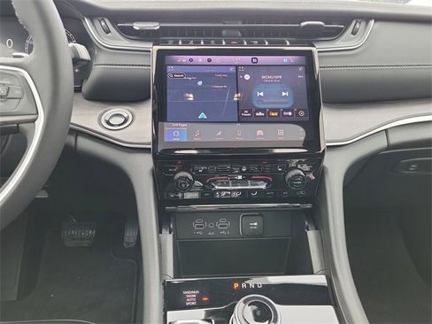 New 2025 Jeep Grand Cherokee L Limited w/ Trailer Tow Package image 28