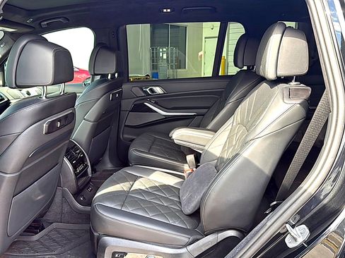 Used 2025 BMW X7 xDrive40i w/ M Sport Package image 8