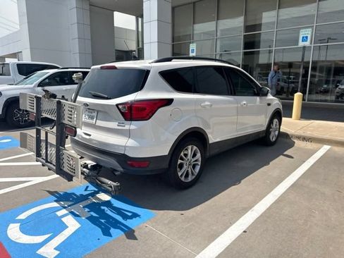 Used 2019 Ford Escape SEL FWD image 4