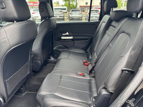Used 2025 Mercedes-Benz GLB 250 4MATIC image 29