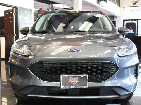 Used 2022 Ford Escape SE w/ Convenience Package AWD/4WD image 2