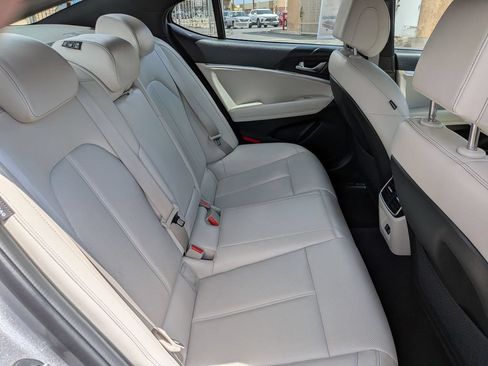 Used 2025 Genesis G70 2.5T RWD image 29