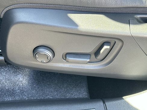 Certified 2026 Volvo XC40 B5 Plus w/ Protection Package Premier image 18