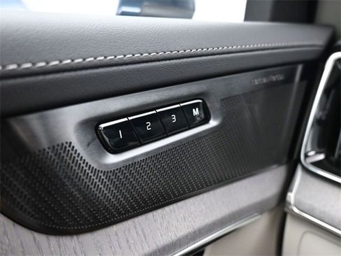 New 2026 Volvo XC90 B6 Ultra image 28