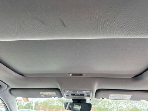 Used 2017 Toyota Highlander XLE FWD image 12