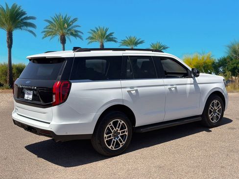 Certified 2025 Ford Expedition Active AWD/4WD image 5