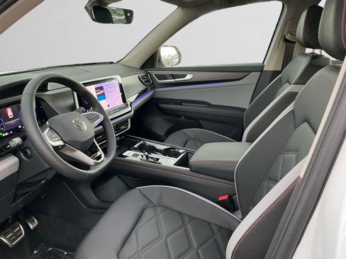 New 2026 Volkswagen Atlas Peak Edition image 9