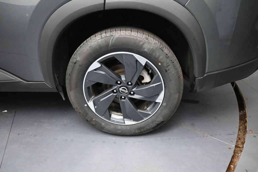 Used 2024 Nissan Rogue SV FWD image 14