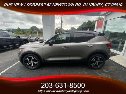 Used 2022 Volvo XC40 T5 R-Design AWD/4WD image 3