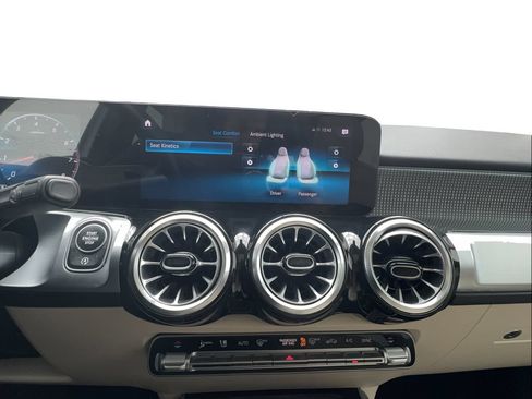 Used 2022 Mercedes-Benz GLB 250 w/ Premium Package Lite image 43