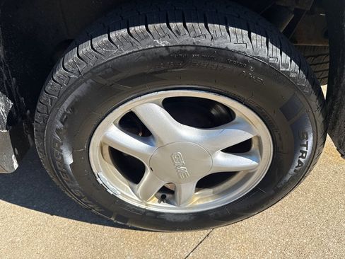 Used 2005 GMC Envoy XUV SLE AWD/4WD image 19