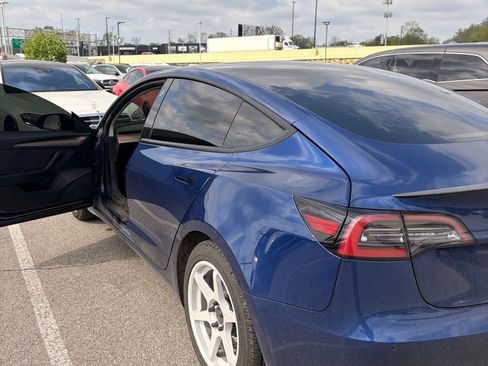 Used 2021 Tesla Model 3 Performance image 4