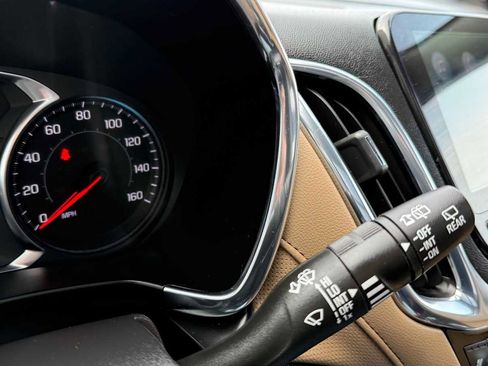 Used 2023 Chevrolet Equinox Premier image 18