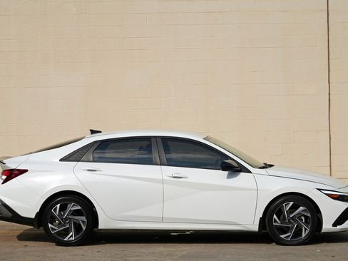 Used 2025 Hyundai Elantra Sport FWD image 46