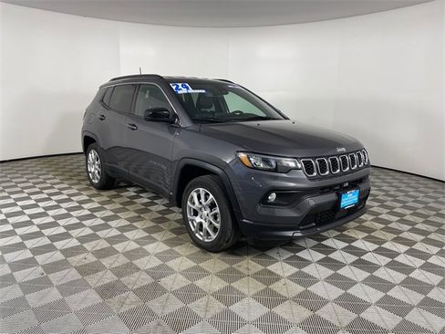 Used 2024 Jeep Compass Latitude image 25