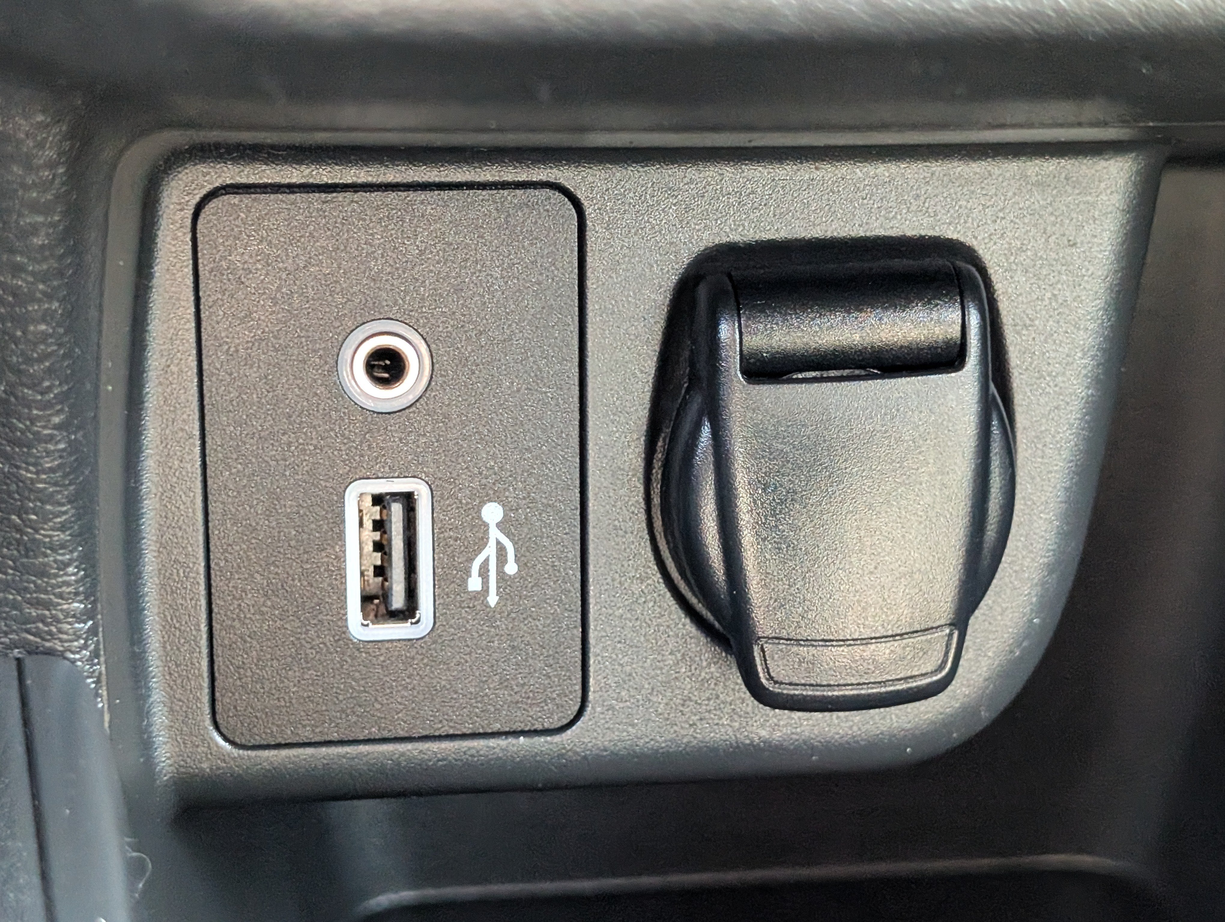Used 2020 Nissan Versa SV FWD image 21
