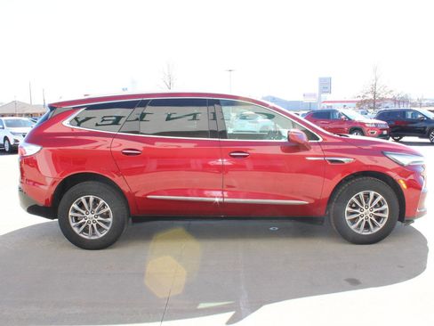 Used 2024 Buick Enclave Premium image 6