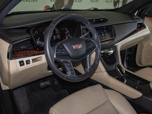 Used 2018 Cadillac XT5 Luxury w/ Driver Awareness Package FWD image 6