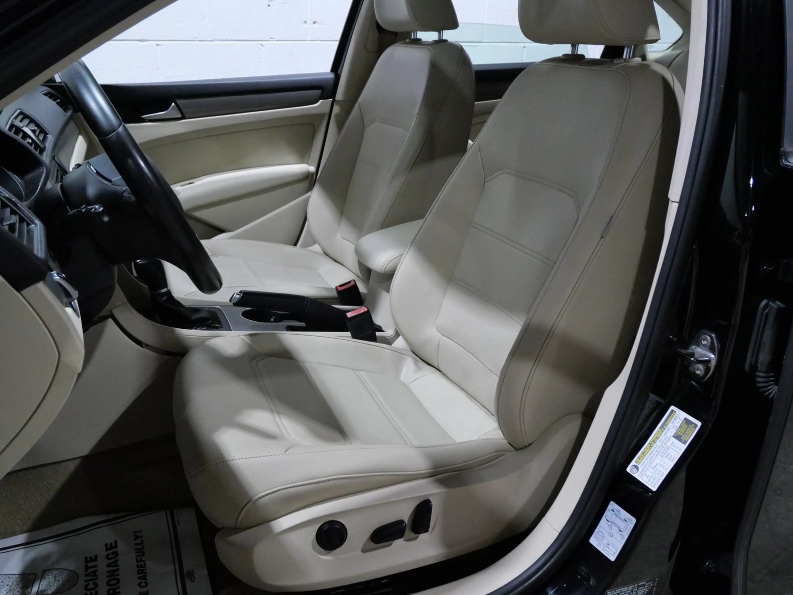 Used 2014 Volkswagen Passat TDI SE FWD image 19