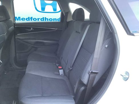 Used 2017 Kia Sorento LX AWD/4WD image 13