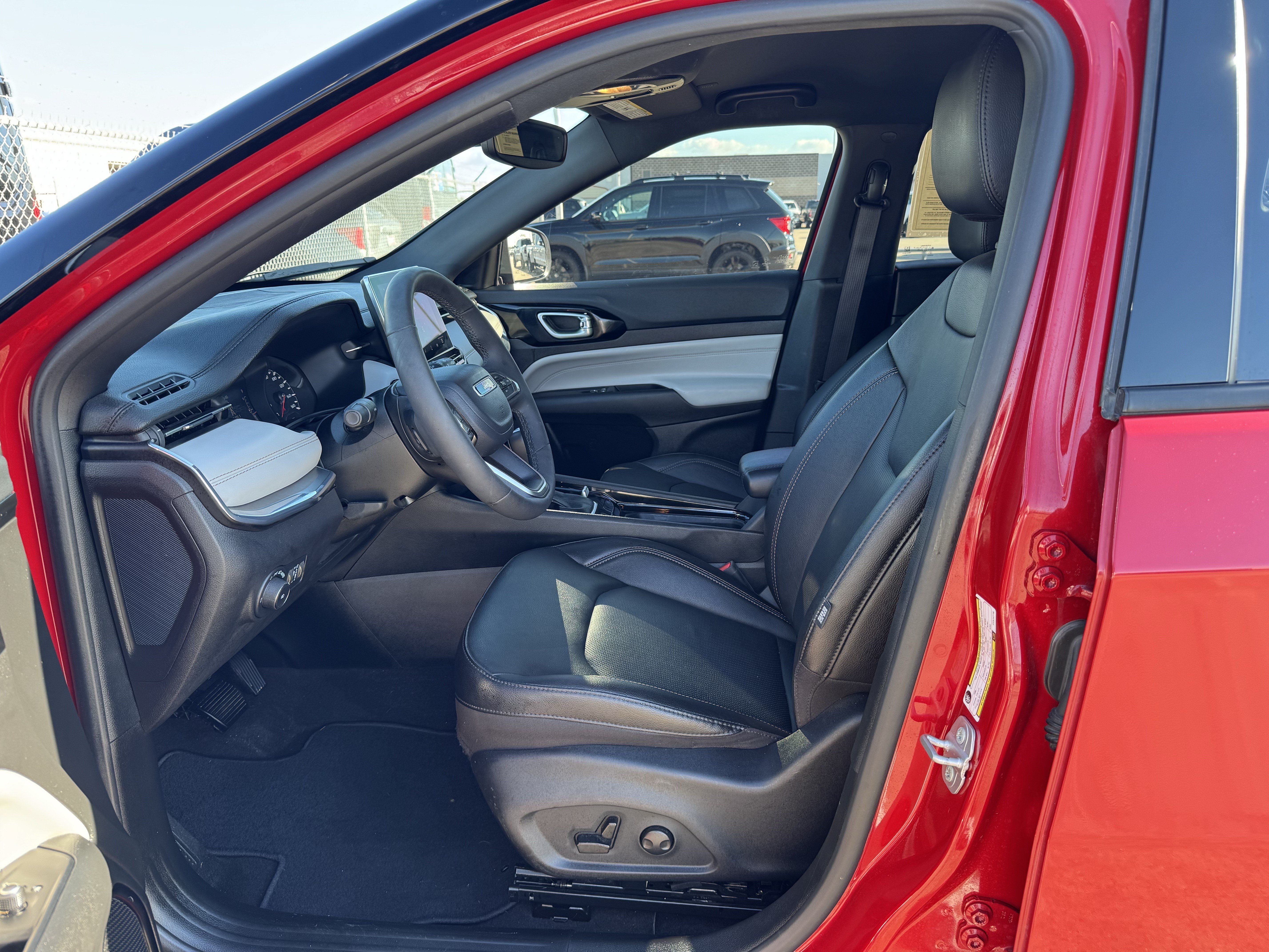 Used 2023 Jeep Compass Limited AWD/4WD image 17