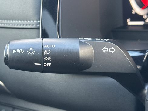 Used 2023 Nissan Pathfinder Platinum image 40